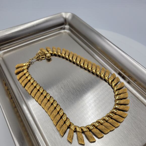 Vtg Cleopatra Choker Necklace 17" Gold Tone Egyptian Chunky Tassel Link Collar - Picture 9 of 12